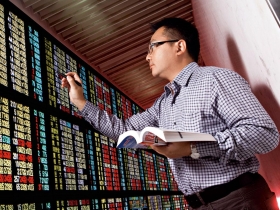 平凡散戶靠四招發掘獲利翻倍標的 獨門籌碼面算股技巧 操作主力股