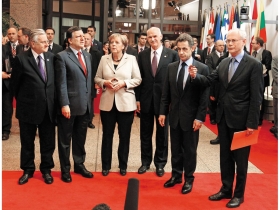 陶冬：金援只讓危機暫時延後！