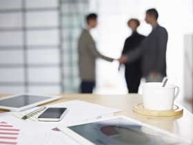 程冠捷不談理財勤布關係網