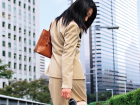 不運動、常穿高跟鞋 四十歲女成軟腳蝦