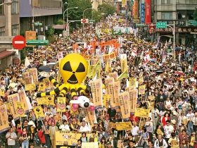 那一天 二十萬人上街對核電說「不！」三○九廢核大遊行的這些人那些事