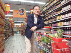 中國大潤發一天擠進三百萬人！