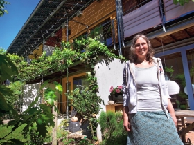 「超額發電屋」自給自足還賺退休金