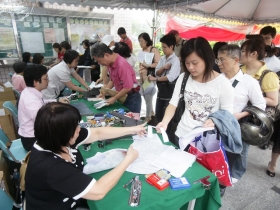 三六○萬個家庭  樂收減稅紅包