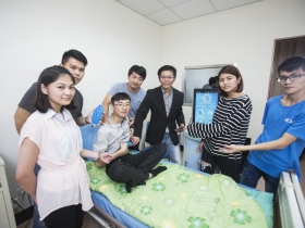 競賽新秀》元培科大用手機幫大腸癌友監測病症 親人罹癌逼出使命感  他們做出雙冠王App