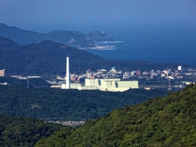 公投前 首度全民核四停建意向大調查 逾半贊成停建核四 逾七成反對追加預算