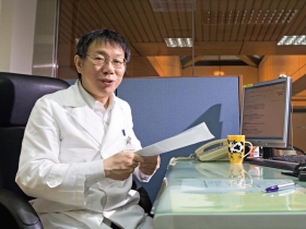 不求人上人，但求人中人