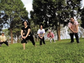 在群山之間養生