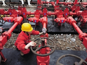 投資攻略一  中港相關類股漲翻天 如何選標的？ 從設備與天然氣 相關持股篩選基金