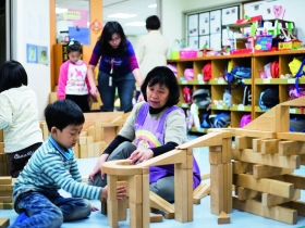 解方篇》同時解決時數短、學費貴兩大問題 非營利幼兒園平價優質 公辦民營走出第三條路