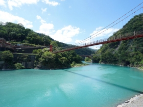 春秋烏來   絕景觸手可及