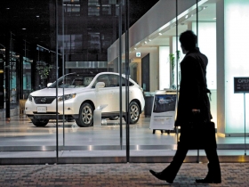 全球龍頭寶座未坐熱　豐田告急