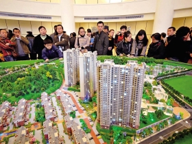 曹仁超：看好工業與內地房產股