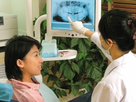 牙齦流血、腫脹為牙周病前兆