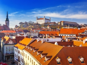 布列城──穿越古今的混血小城