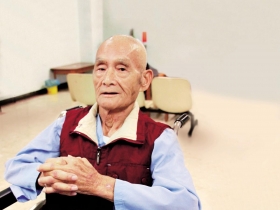 大義擔大愛 人孤情不孤  花蓮阿伯