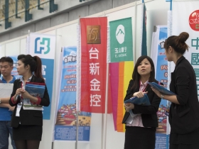 去年獲利創新高  今年卻迎來兩道寒霜 銀行黃金年代結束  搶大戶恐陷殺價戰