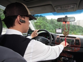 開計程車兼賣保險 趁年輕存第一桶金圓夢