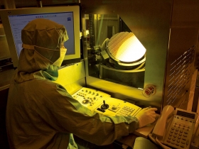 兩大投資界高階主管傳授八千點攻略 強勢股可續抱  跌深股等反彈契機