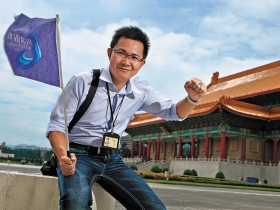 中年職場失意男  靠導遊證照年薪百萬