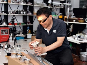 對手惡性挖角、通路封殺 中國步步進逼 台灣如何守住城池？