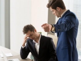 員工們  請閉上嘴！