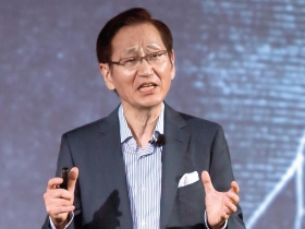 不甩聯想坐大  施崇棠重申「難行門」路線