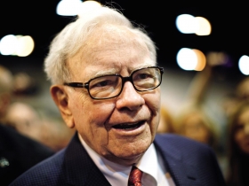 巴菲特：股票是 通膨年代的最佳選擇