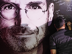 你在iPhone裡看到誰的臉？ 賈伯斯