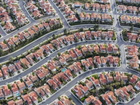 美國房市危機脫困無期