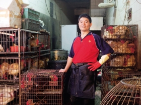 雞肉攤老闆靠剪報筆記坐擁億元店面