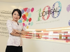 高中女教師　變身跨國集團總經理