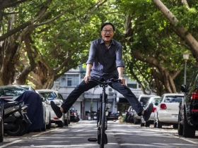 74歲一代笑匠  有幽閉恐懼症還塞進後車廂飆戲 許冠文  山窮水盡也要找到再走一步的動力