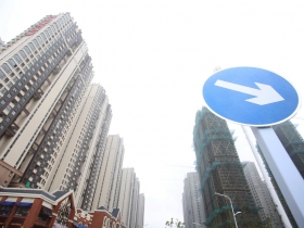 深入中國三大城市  直擊地表最大泡沫 失控的房市 第一站．上海》大戶瘋搶億元宅  「泡沫沒那麼誇張」 第二站．合肥》房價開始起飛  漲幅稱霸中國 第三站．南京》推案量供不應求  「買到就像中彩票」