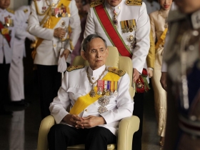 泰王蒲美蓬駕崩  民間傳言無法傳位超過十世⋯⋯ 當花花公子王儲  遇上王朝終結詛咒