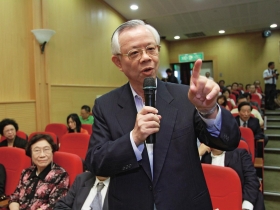 央行總裁買不起一坪豪宅，該怪自己！