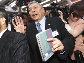 一場小研究員對媒體巨人的戰爭