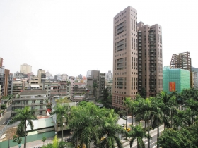 杜家門前　爆發搶地大戰！