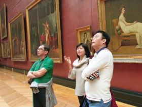 遊羅浮宮賞畫  林百里已準備好「過冬」？