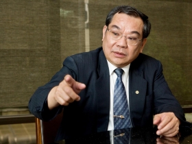 從「囝仔工」到百億身價發達祕辛