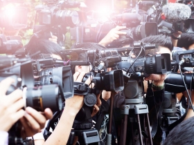 很懂媒體心 何薇玲安排記者會有學問