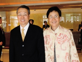 搶進貴婦百貨施振榮、高志尚連手玩美食