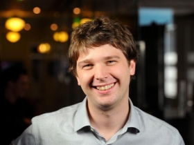 錄音室打工仔 創造驚喜變身網路富豪