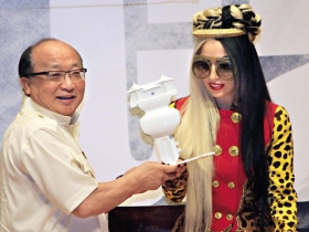 政績亮紅燈胡志強搭卡卡旋風拉聲勢