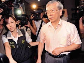 球員兼裁判呂財益也是海關考績會主委