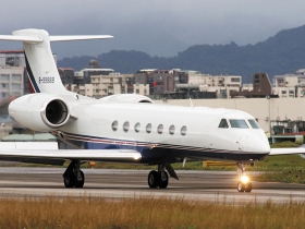 郭台銘成立航空公司 機師標準業界最高