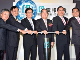 國泰金連冠 富邦金明年可望超越