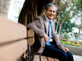 《窮得只剩下錢》作者：救人心比拚經濟重要