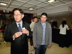 九旬奶奶開個展 胡定吾長子首曝光