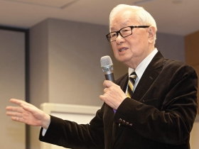 張忠謀應樹立比交班更重要的風範